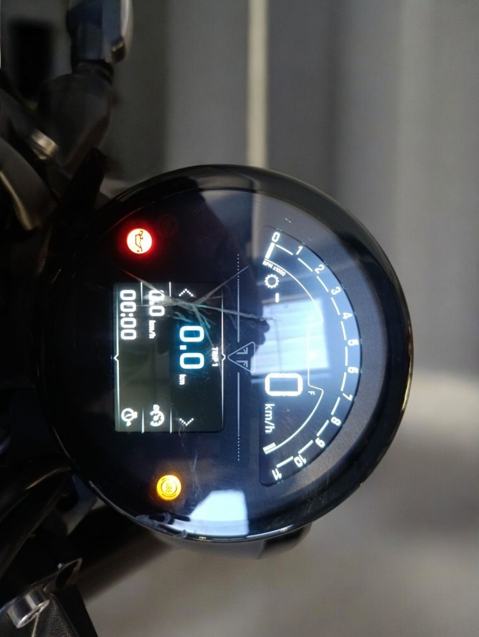 TRIUMPH TRIDENT 660 4