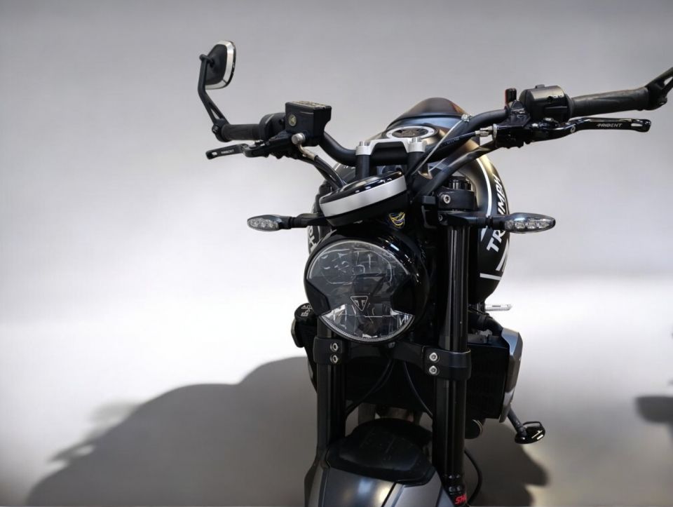 TRIUMPH TRIDENT 660 4