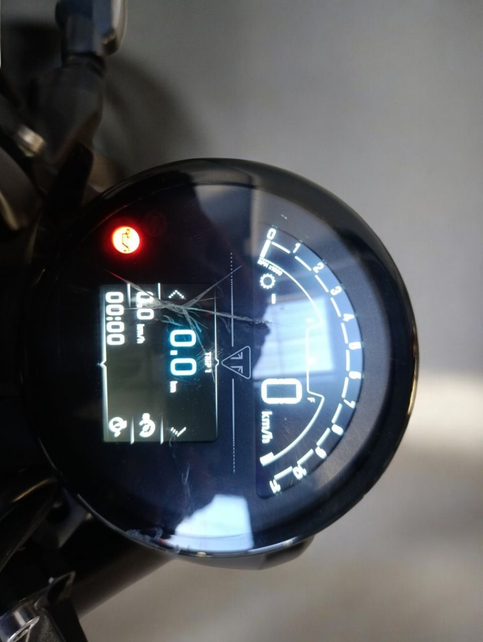 TRIUMPH TRIDENT 660 4