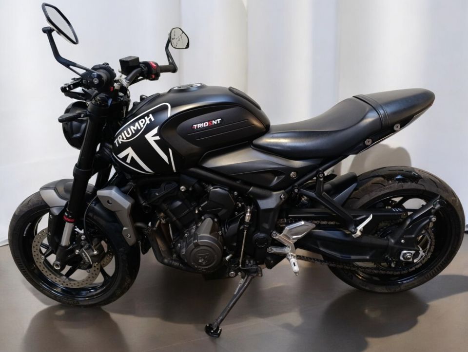 TRIUMPH TRIDENT 660 4