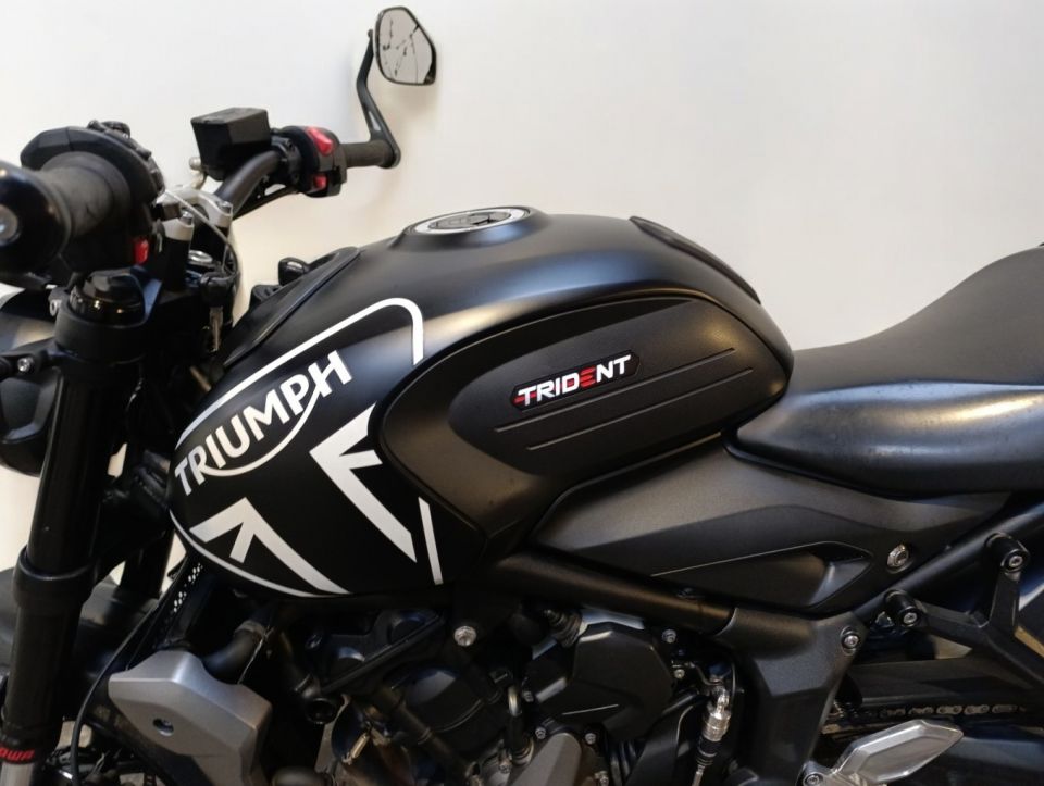TRIUMPH TRIDENT 660 4