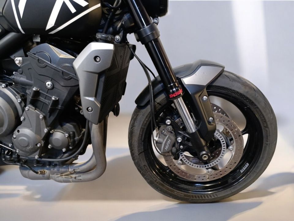 TRIUMPH TRIDENT 660 4