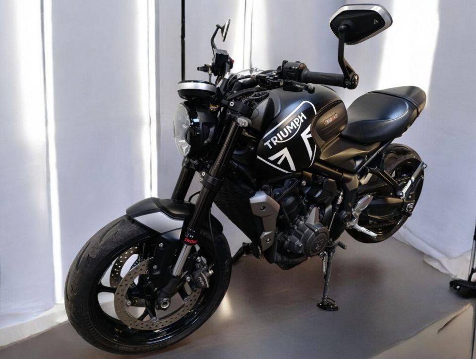 TRIUMPH TRIDENT 660 4