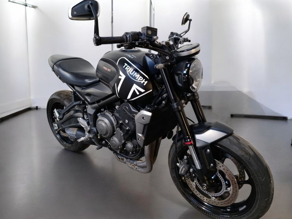 TRIUMPH TRIDENT 660 4