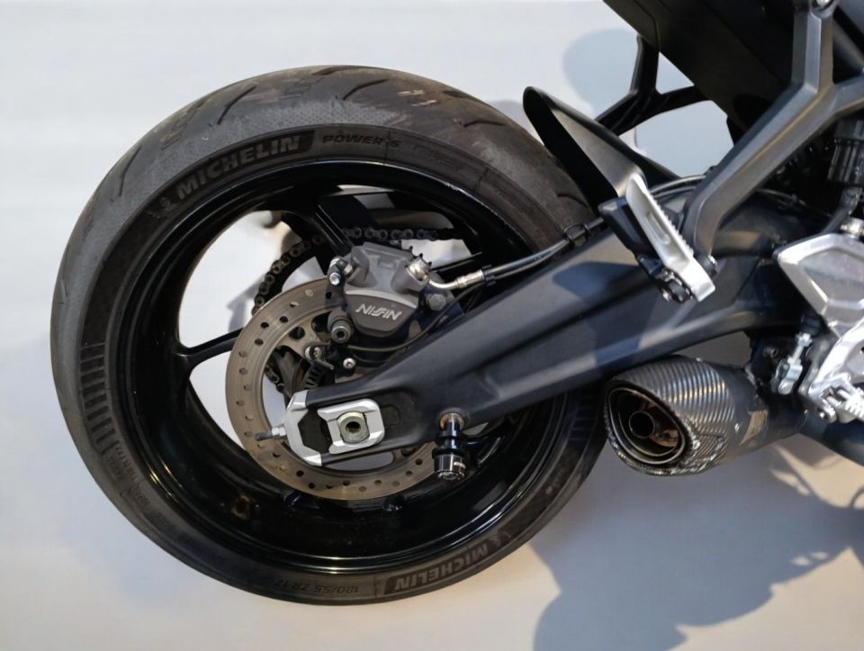 TRIUMPH TRIDENT 660 4