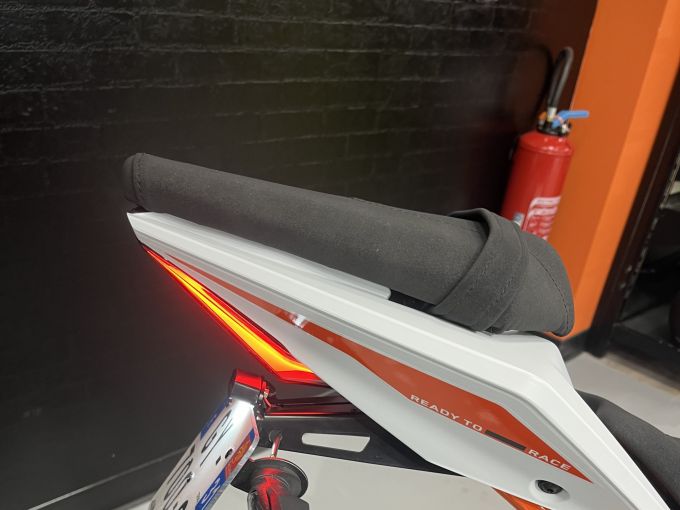 KTM RC 125 ABS 4