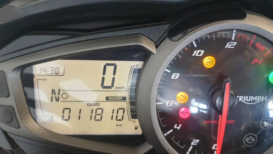 TRIUMPH STREET TRIPLE 765 R LOW 4