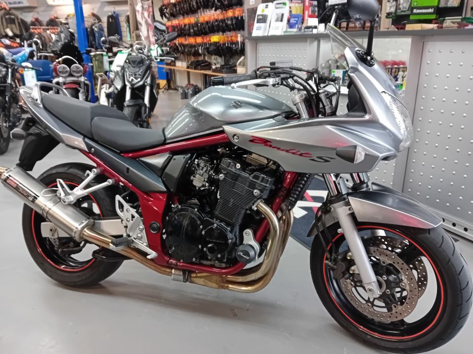 SUZUKI GSF 650 S BANDIT 4