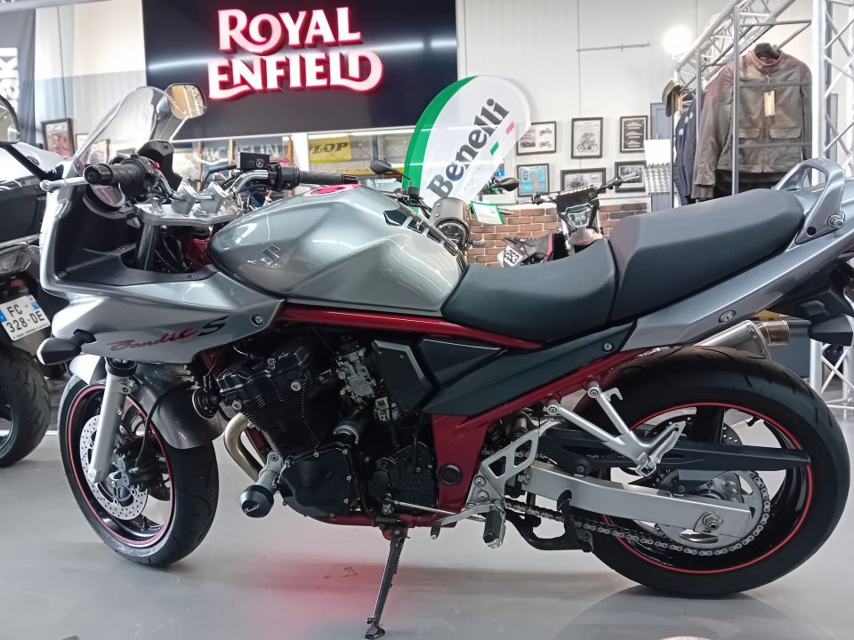 SUZUKI GSF 650 S BANDIT 4