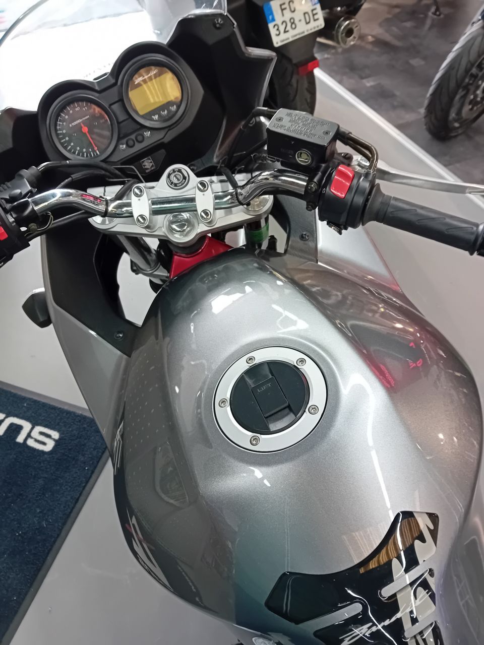 SUZUKI GSF 650 S BANDIT 4