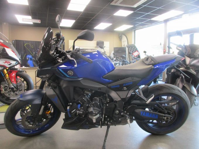 YAMAHA MT-09 4