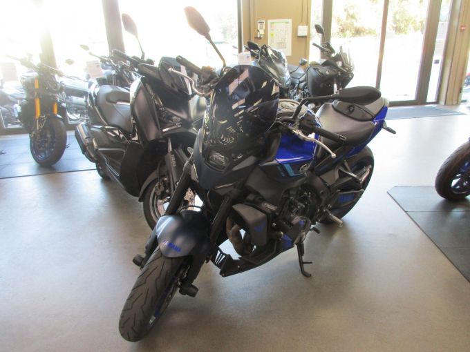 YAMAHA MT-09 4