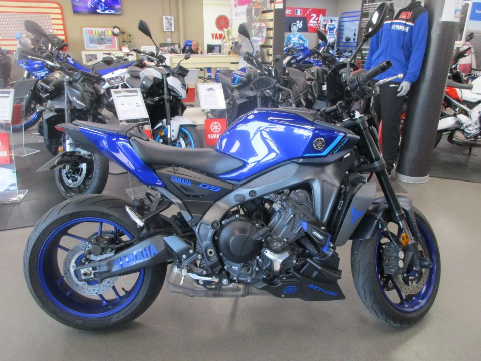 YAMAHA MT-09 4