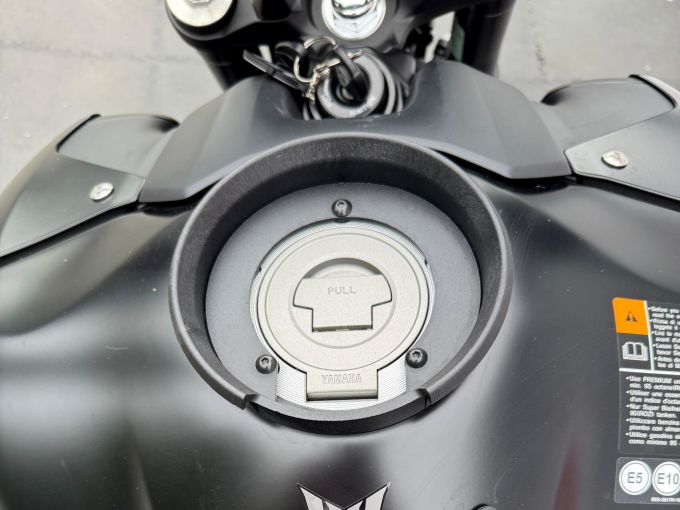 YAMAHA MT-09 4