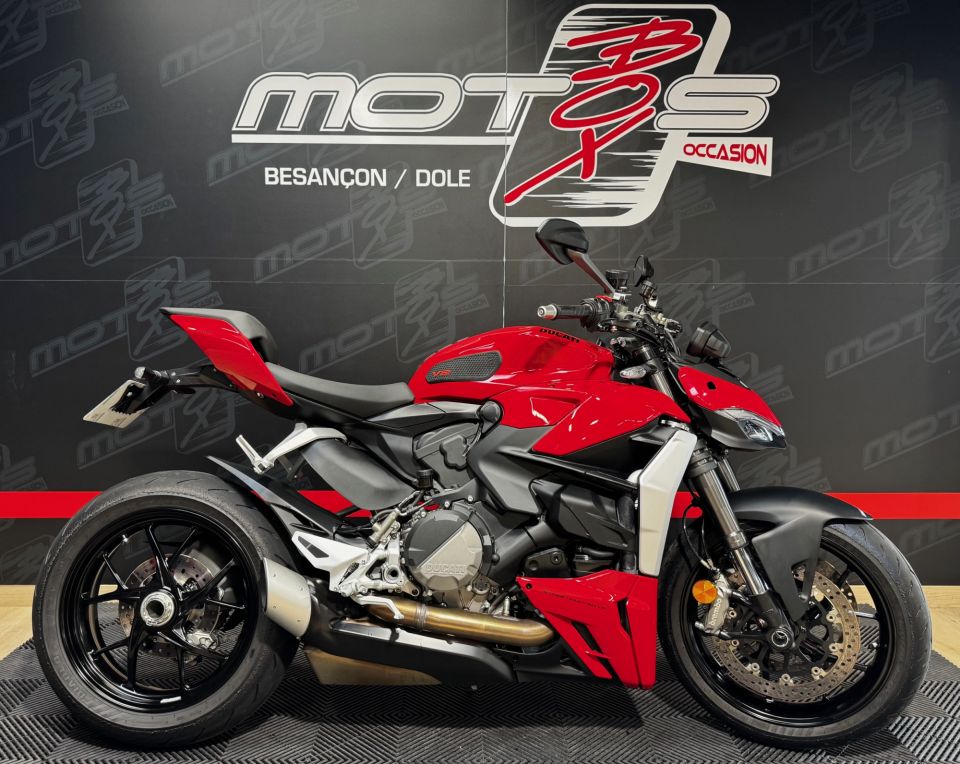 DUCATI STREETFIGHTER V2 4