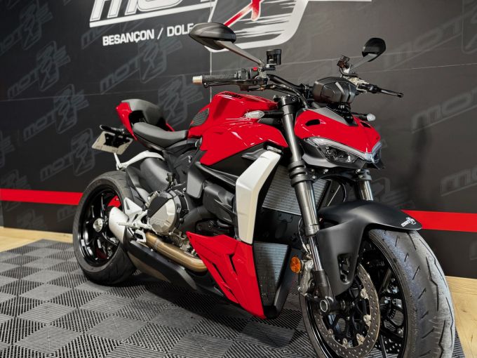 DUCATI STREETFIGHTER V2 4