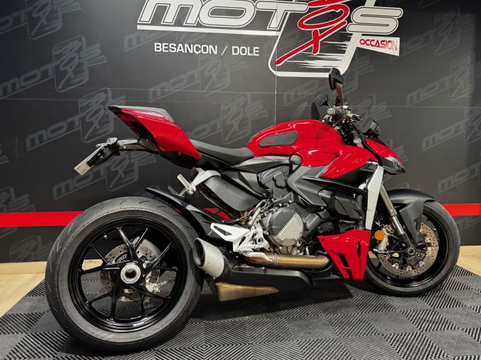 DUCATI STREETFIGHTER V2 4