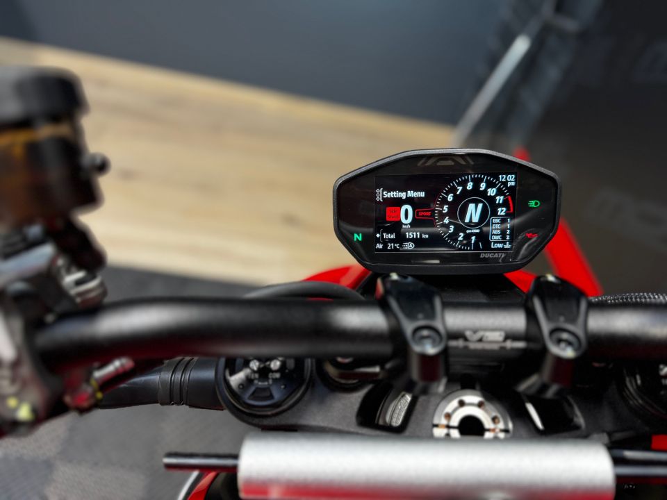 DUCATI STREETFIGHTER V2 4
