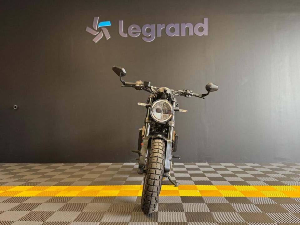 HUSQVARNA SVARTPILEN 401 4