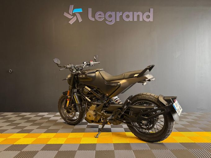 HUSQVARNA SVARTPILEN 401 4