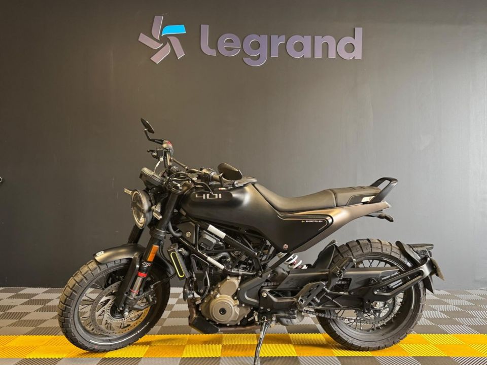 HUSQVARNA SVARTPILEN 401 4