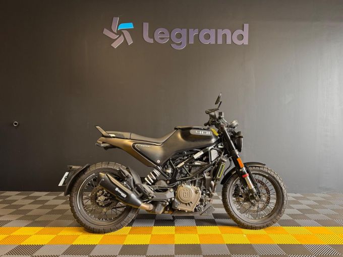 HUSQVARNA SVARTPILEN 401 4