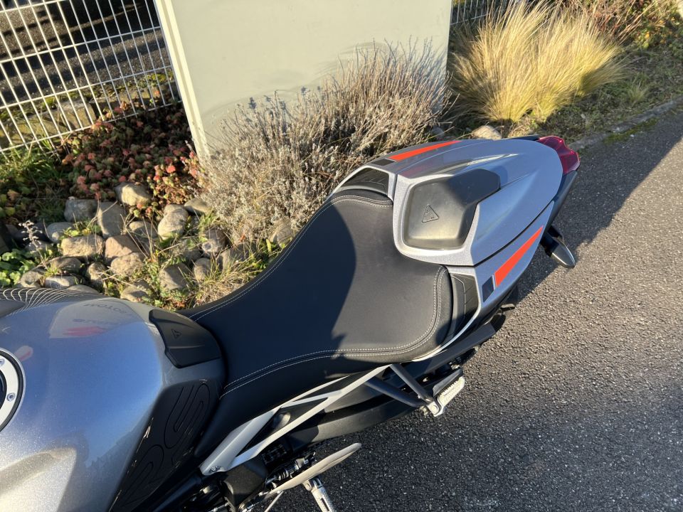 TRIUMPH STREET TRIPLE 765 RS 4