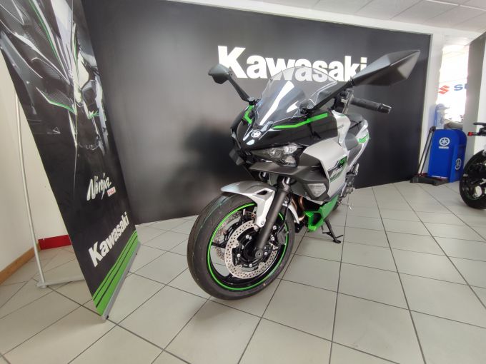 KAWASAKI Ninja 7 Hybrid 4