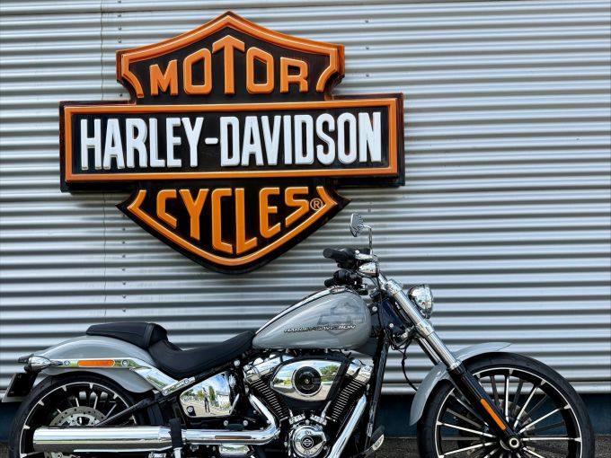 HARLEY-DAVIDSON SOFTAIL BREAKOUT 1923 4