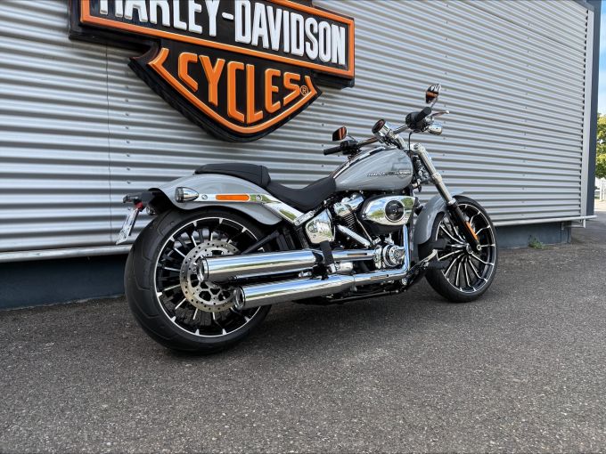 HARLEY-DAVIDSON SOFTAIL BREAKOUT 1923 4