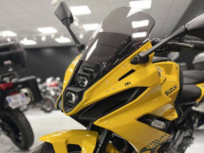 SUZUKI GSX-8R 4
