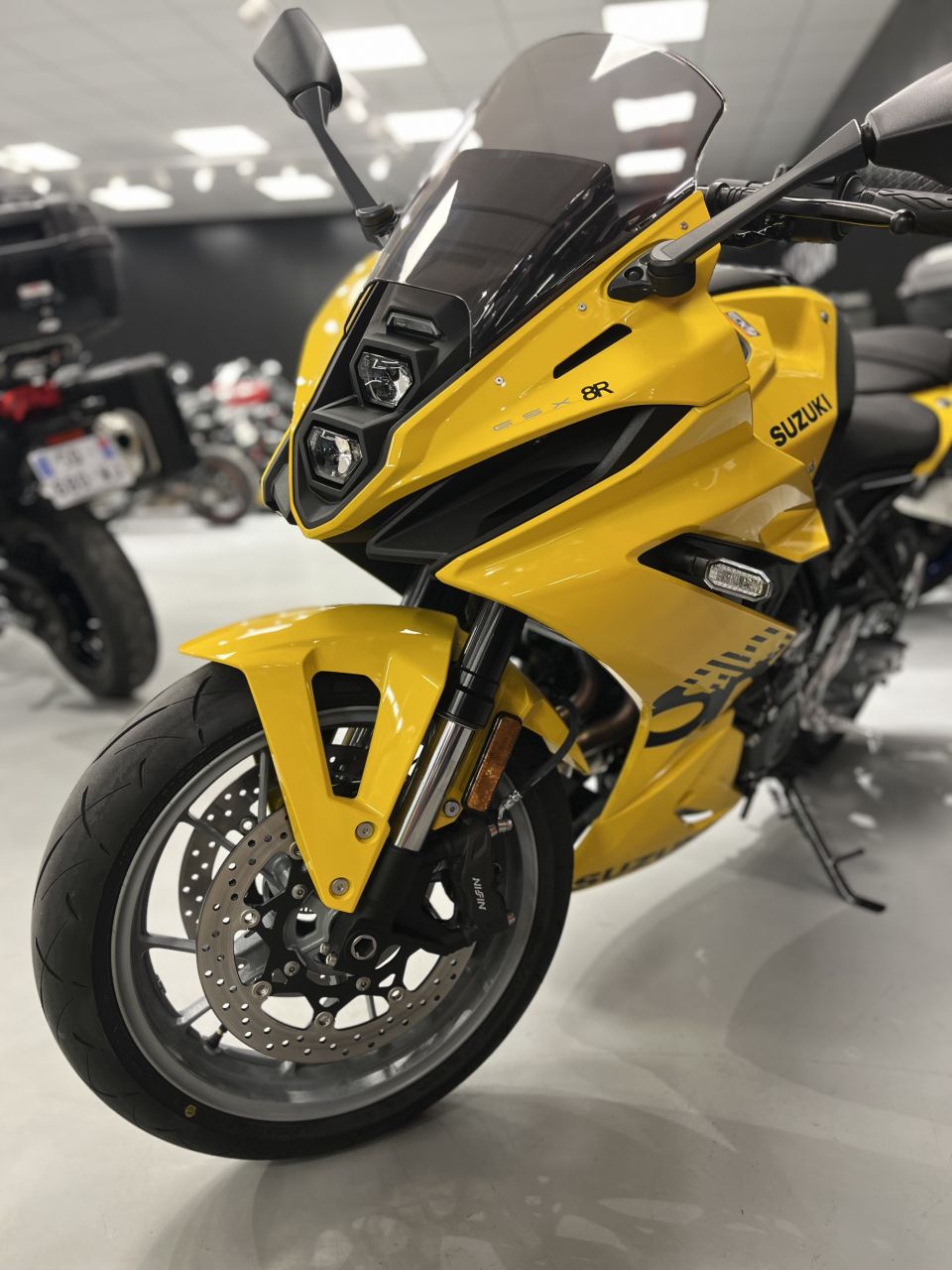SUZUKI GSX-8R 4