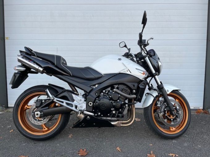 SUZUKI GSR 600 4
