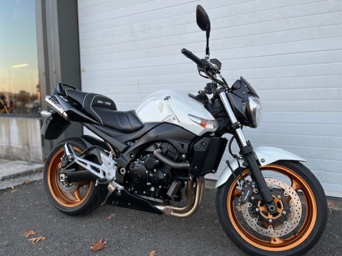 SUZUKI GSR 600 4