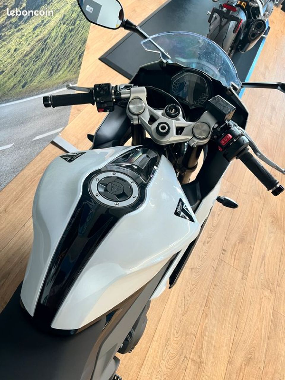 TRIUMPH 	DAYTONA 660 4