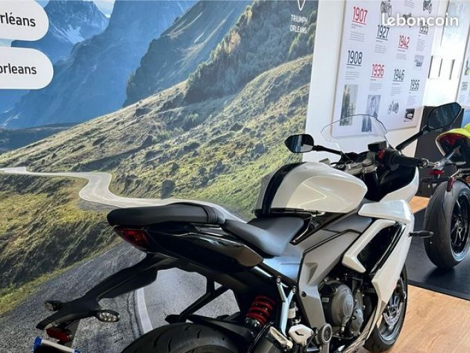 TRIUMPH 	DAYTONA 660 4