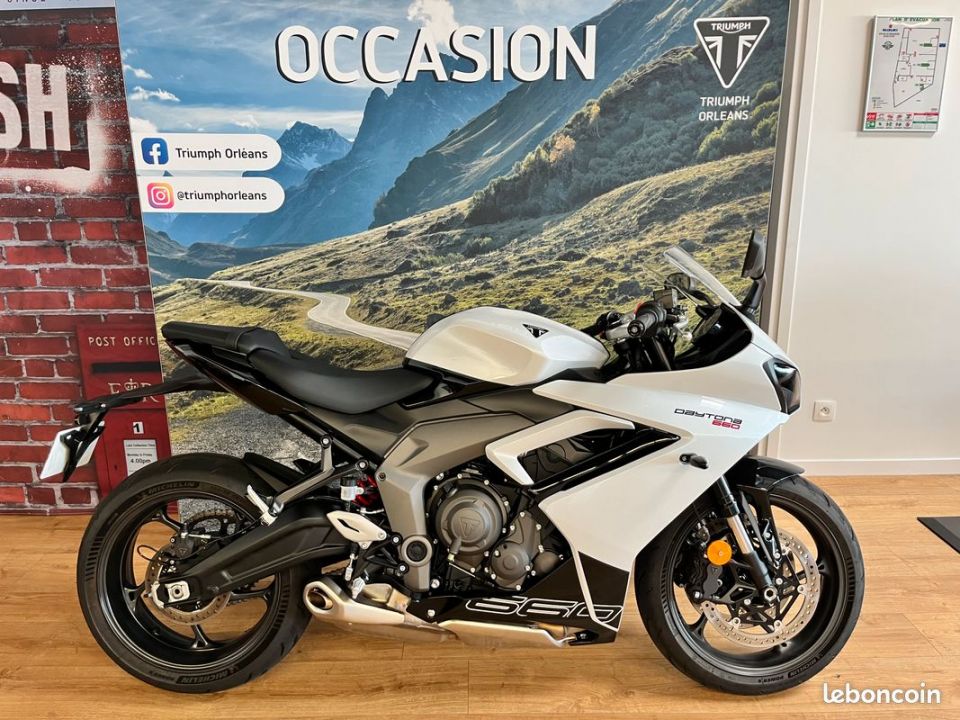 TRIUMPH 	DAYTONA 660 4