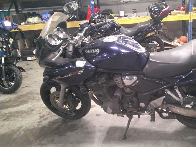 SUZUKI GSF 1250 N BANDIT 4