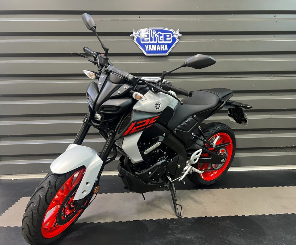 YAMAHA MT-125 4
