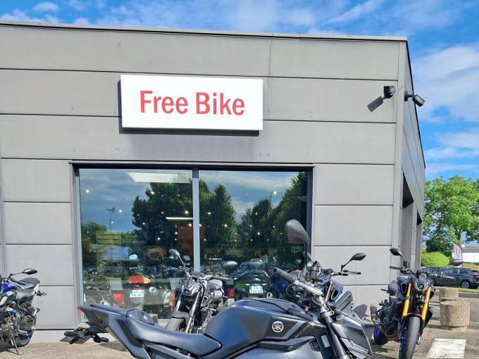 YAMAHA MT-09 4