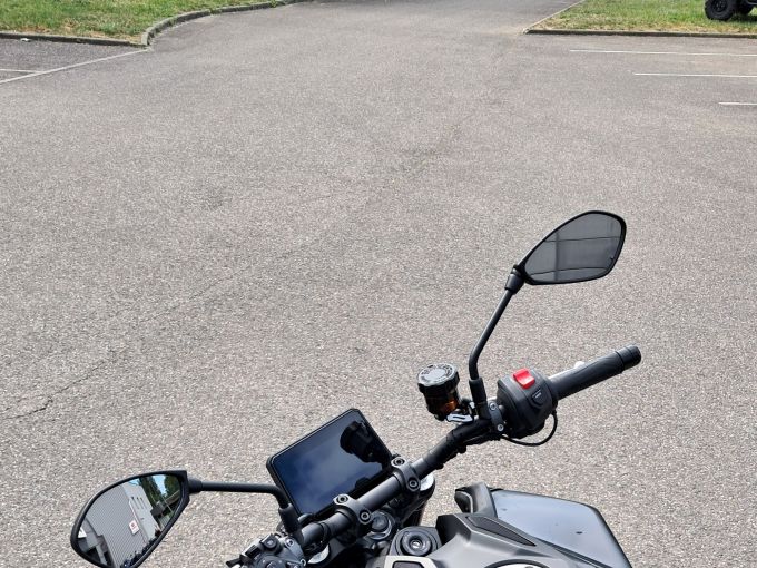 YAMAHA MT-09 4