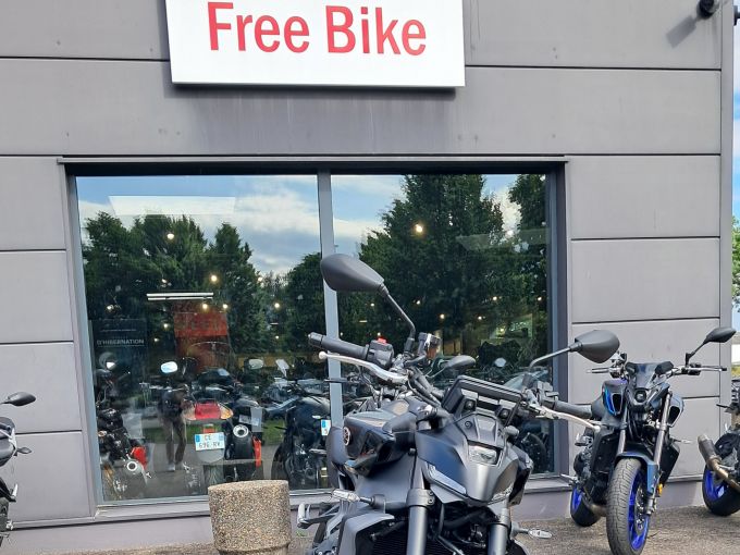 YAMAHA MT-09 4