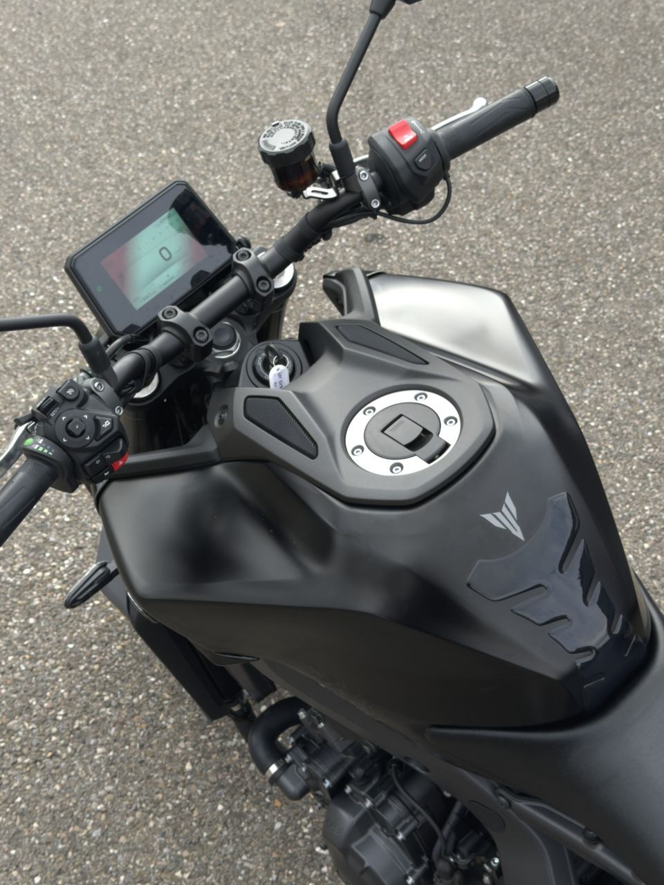 YAMAHA MT-09 4