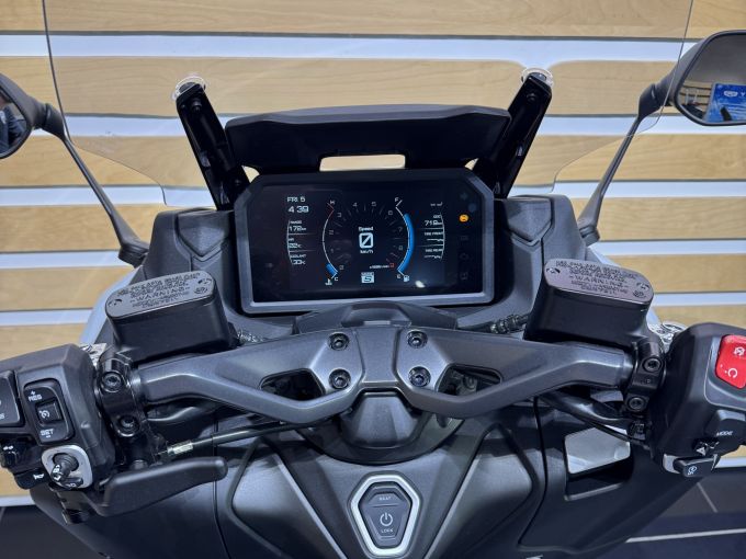 YAMAHA XP T-MAX 560 TECH MAX 4