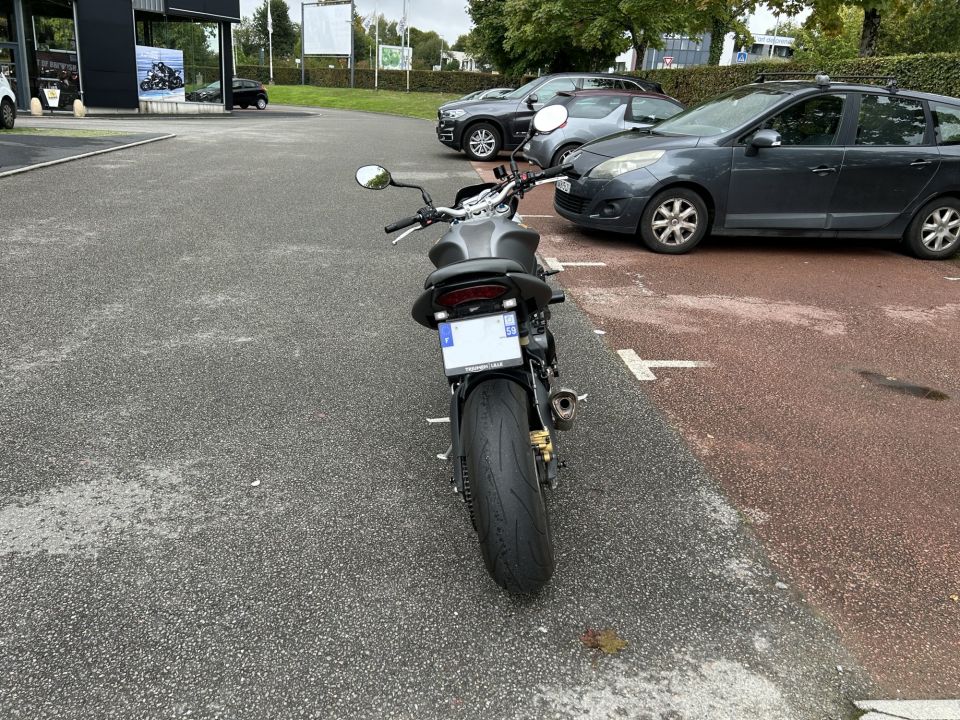 TRIUMPH STREET TRIPLE 675 4