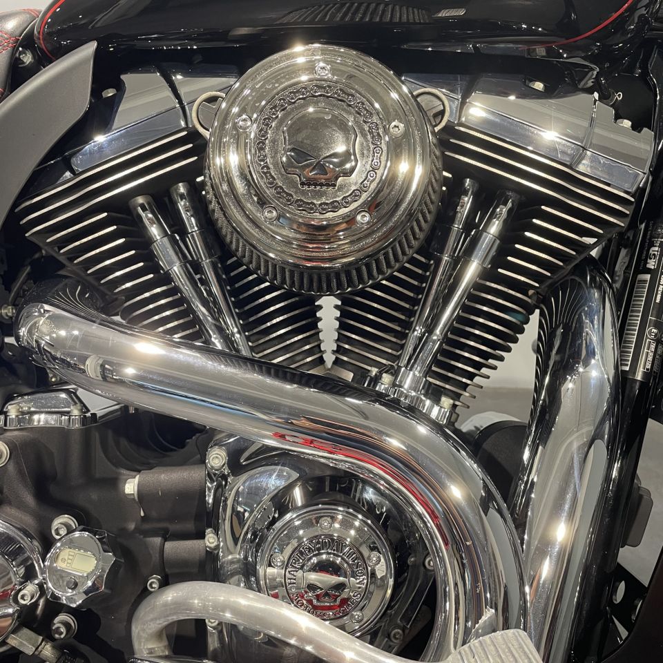 HARLEY-DAVIDSON DYNA LOW RIDER 1690 4