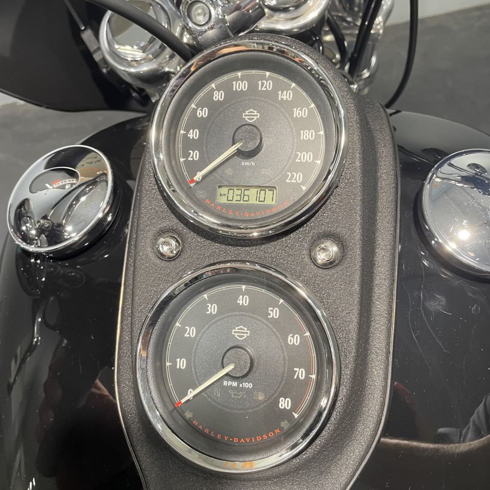 HARLEY-DAVIDSON DYNA LOW RIDER 1690 4