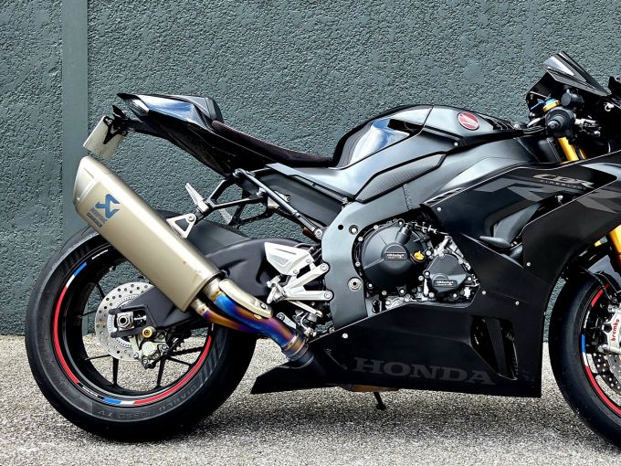 HONDA CBR1000 RRR SP 4