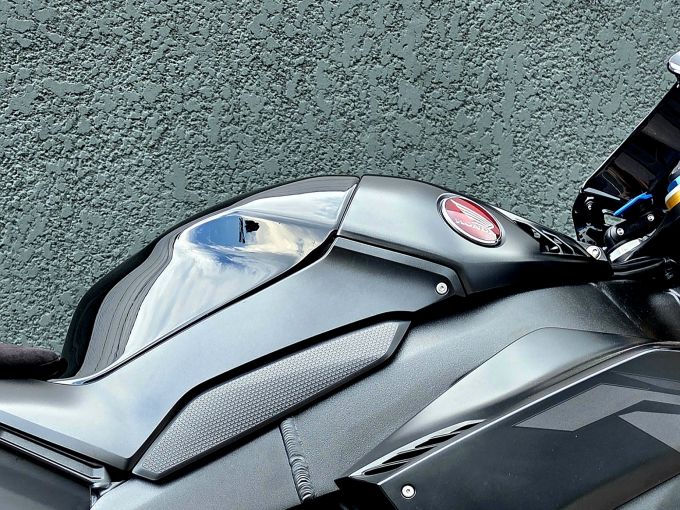 HONDA CBR1000 RRR SP 4