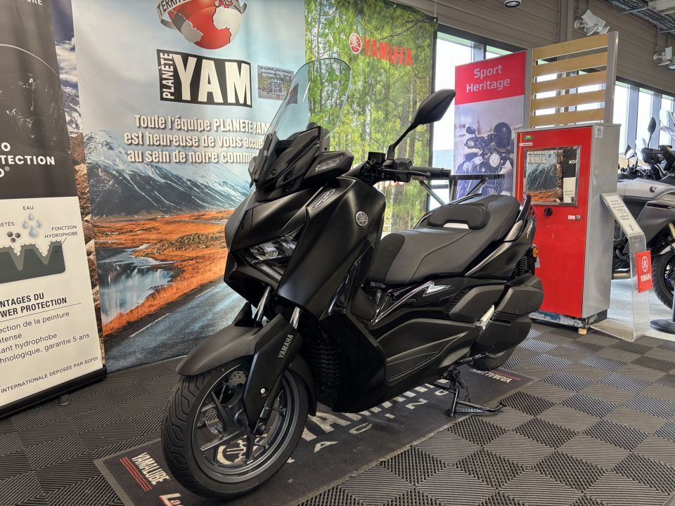 YAMAHA XMAX 300 Tech Max 4